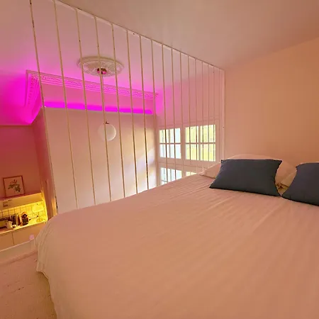 La Boite Rose - De L'almanarre Apartment